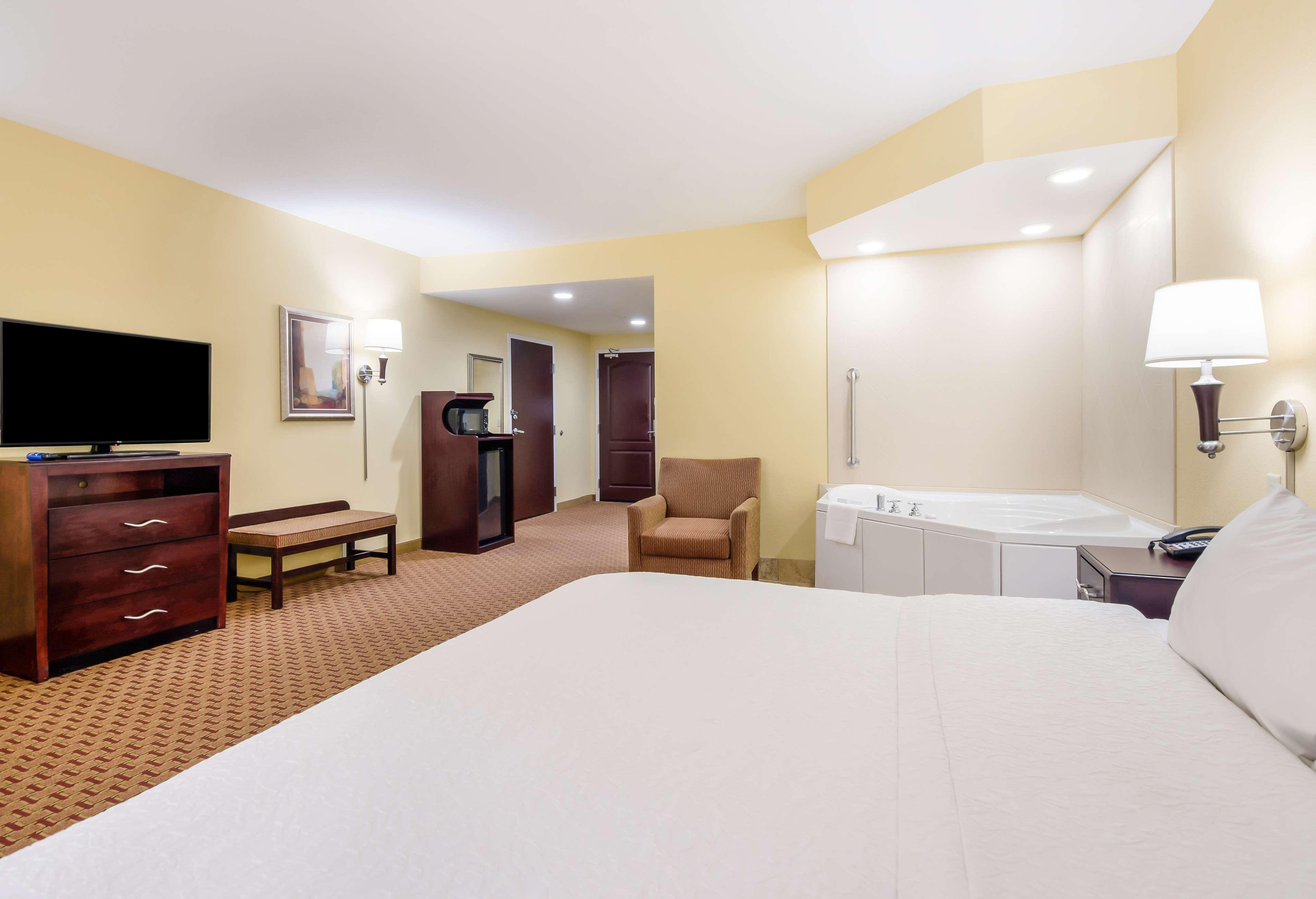 Hampton Inn Galax Bagian luar foto