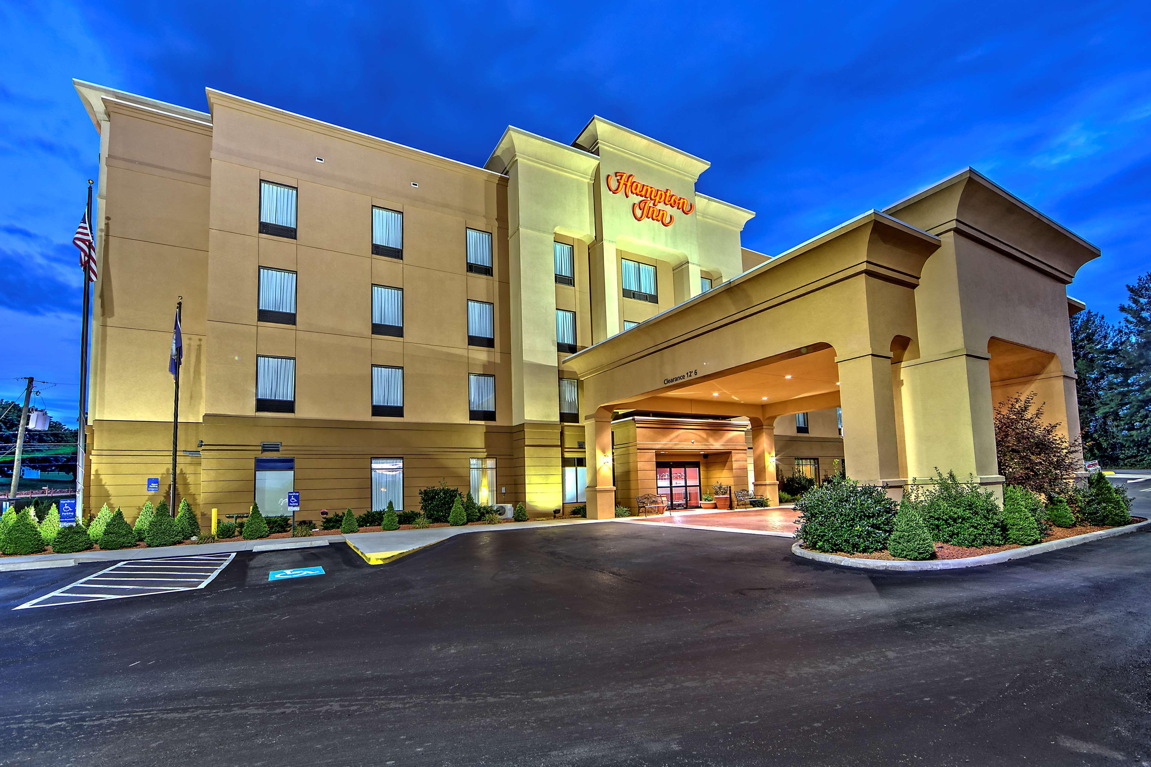 Hampton Inn Galax Bagian luar foto