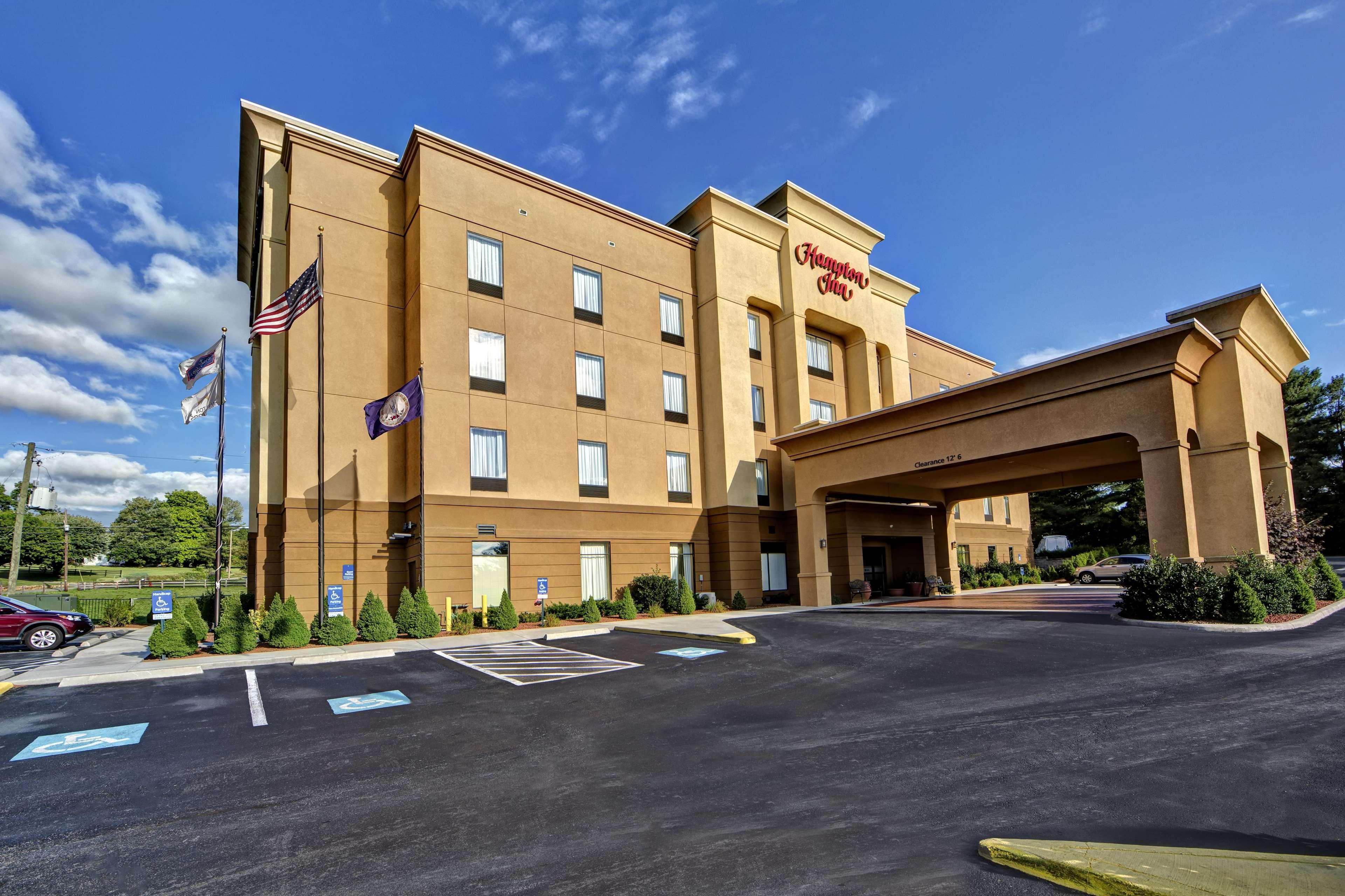 Hampton Inn Galax Bagian luar foto