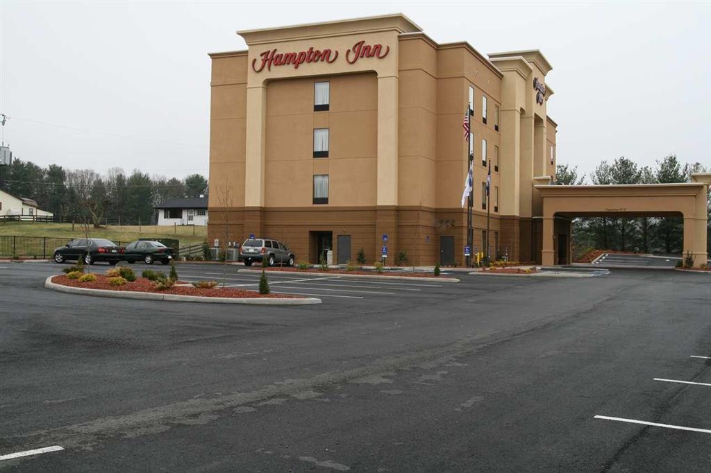 Hampton Inn Galax Bagian luar foto