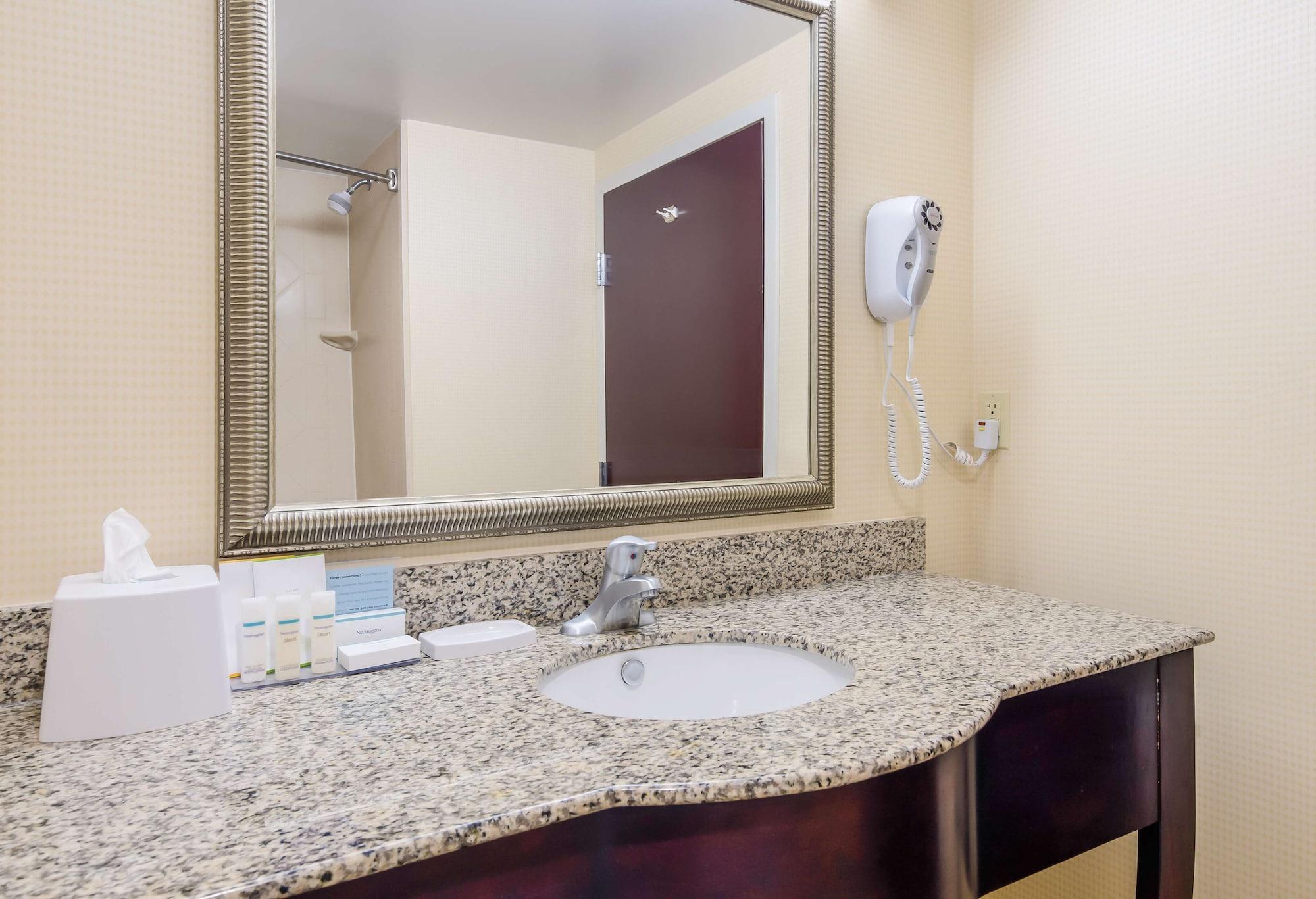 Hampton Inn Galax Bagian luar foto