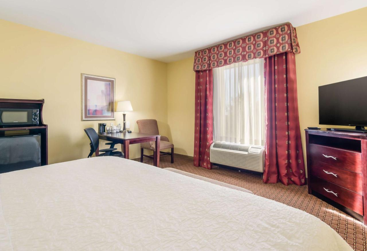 Hampton Inn Galax Bagian luar foto