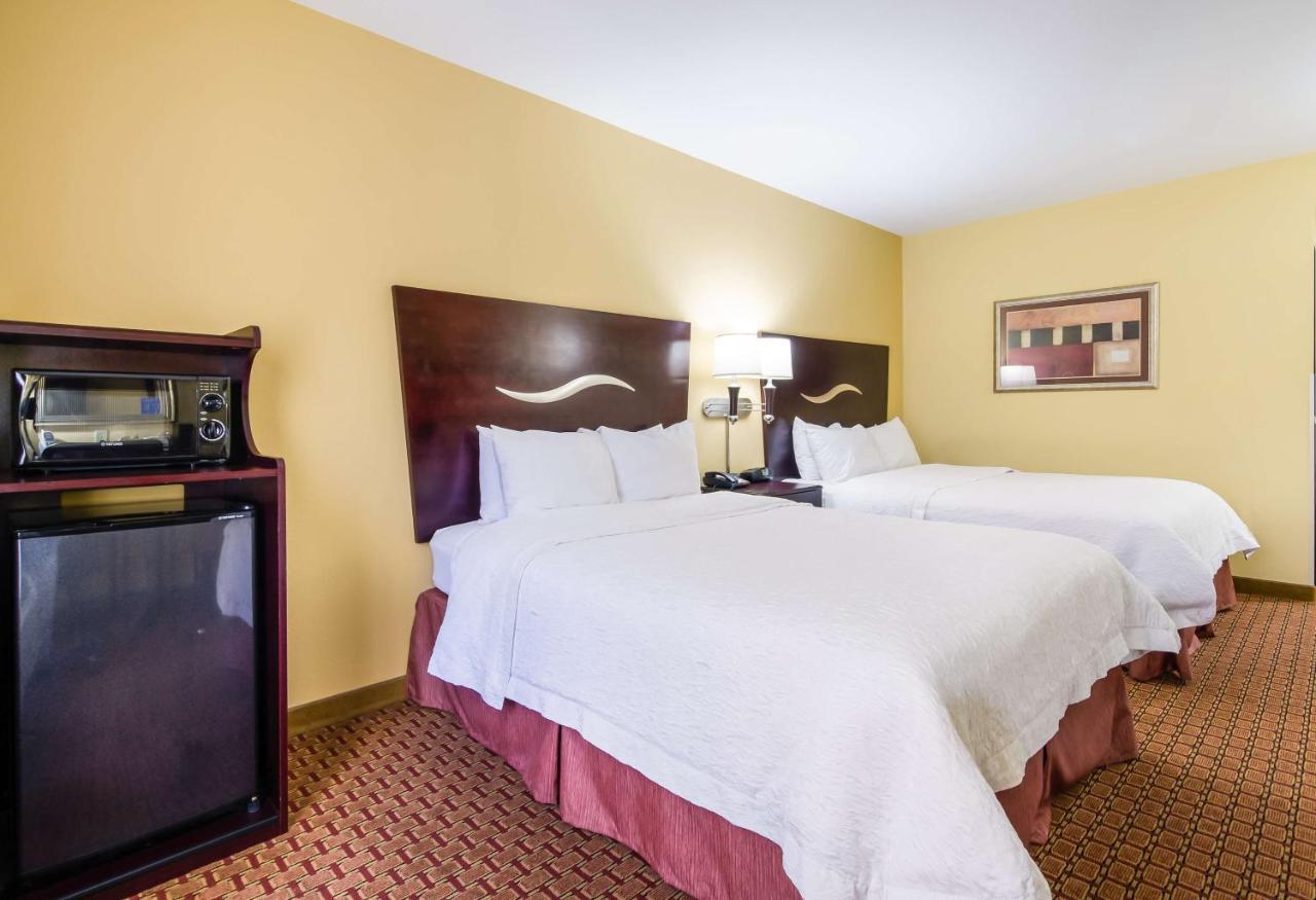 Hampton Inn Galax Bagian luar foto