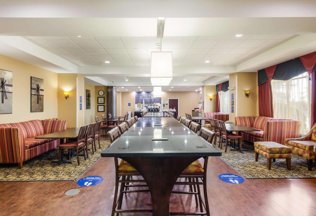 Hampton Inn Galax Bagian luar foto