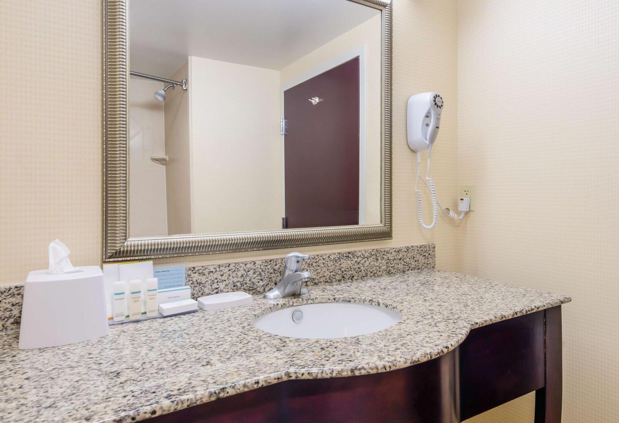 Hampton Inn Galax Bagian luar foto