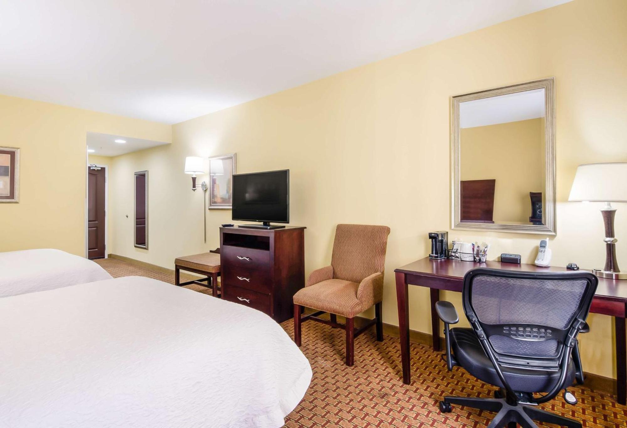 Hampton Inn Galax Bagian luar foto